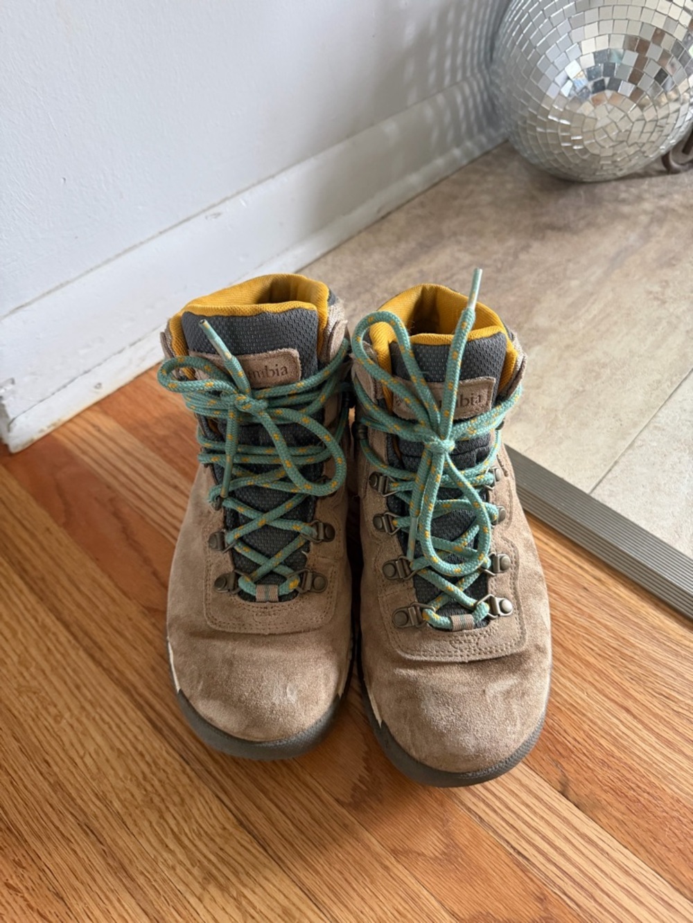 Columbia Women’s Tan Suede Hiking Boots - used